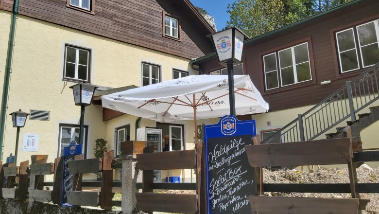 Außenansicht Alpenbistro „Am Wasserwerk“ Kaiserbrunn, © Scharfegger’s Raxalpen Resort